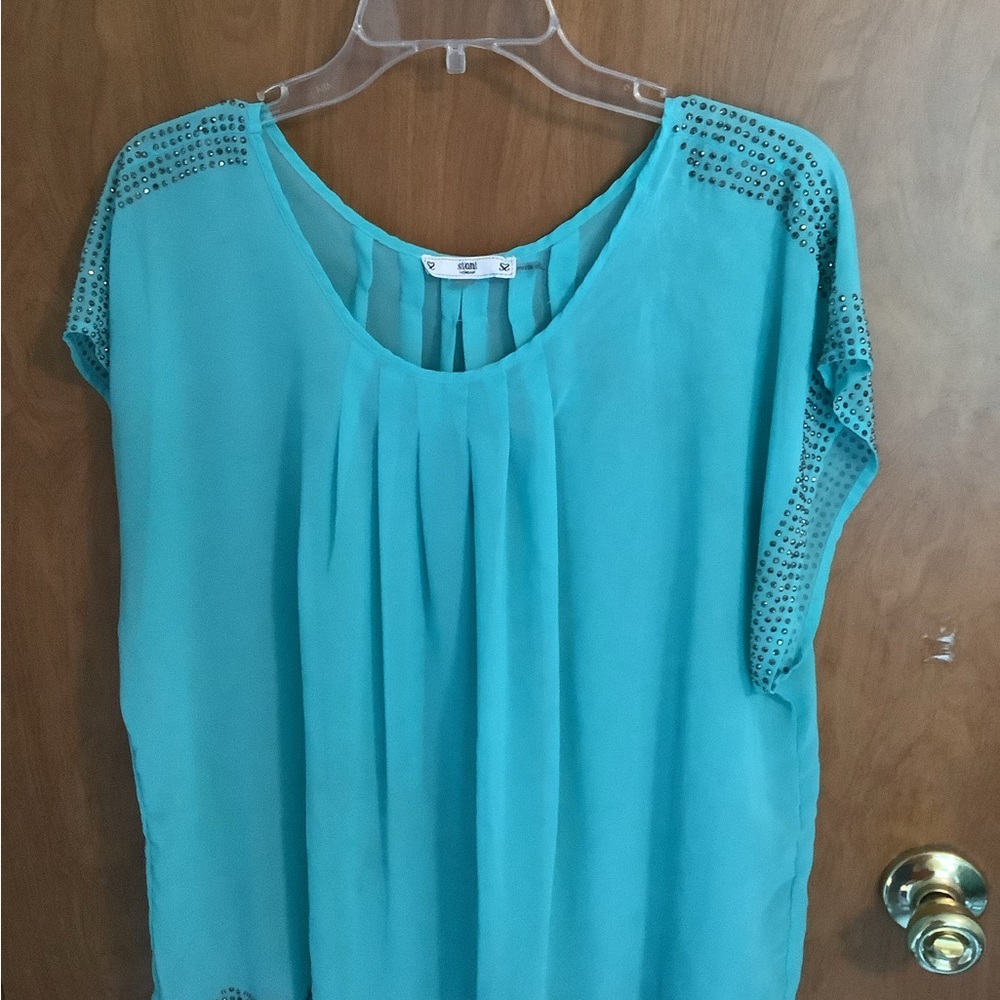 Woman’s 2 piece blouse